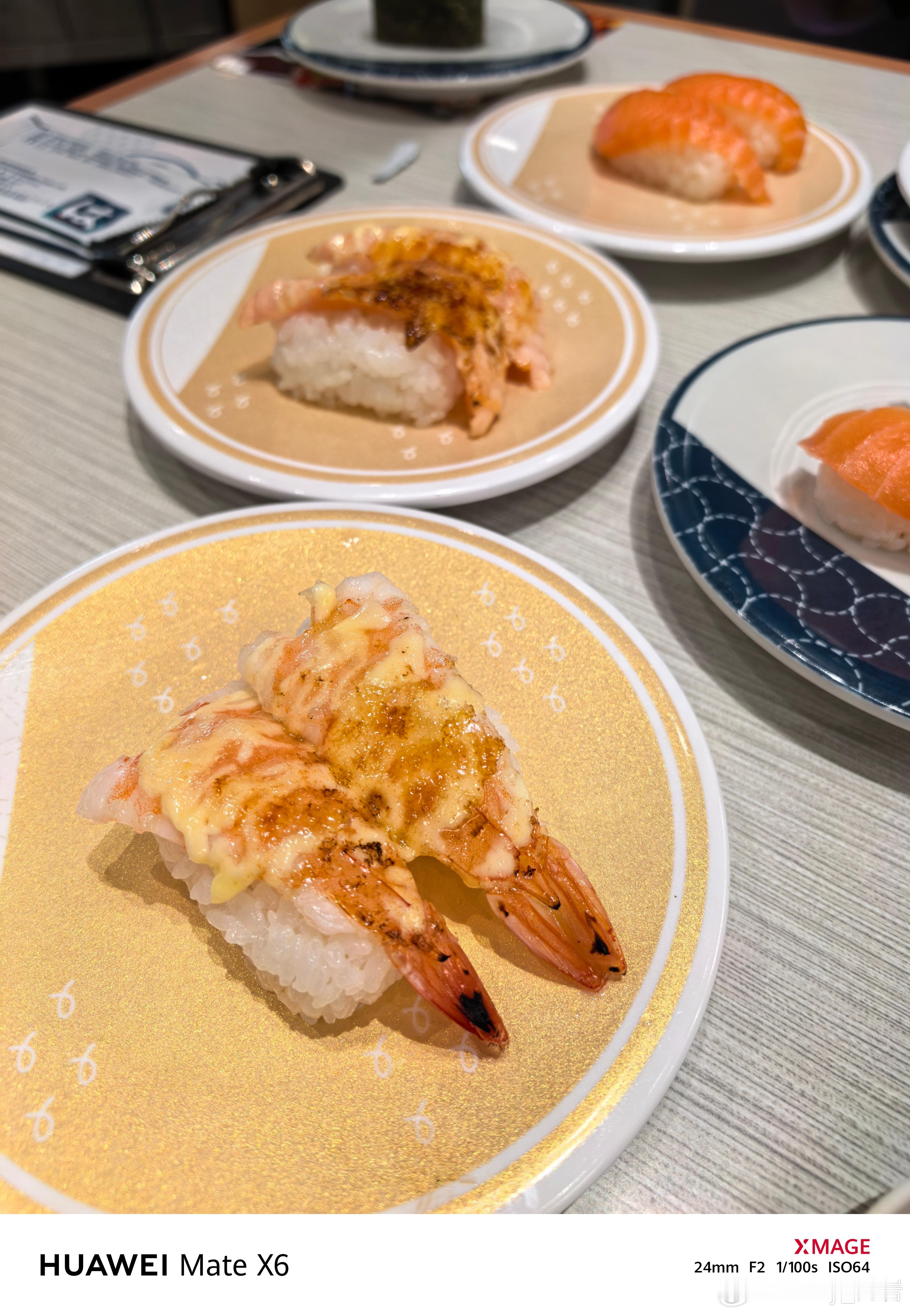 干饭干饭！今天中午整点儿寿司吧！[坏笑][坏笑] ​​​