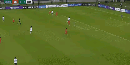 王钰栋不能被名所累！更不能为了个人将球队利益抛在脑后，王钰栋想进球的心情可以理解