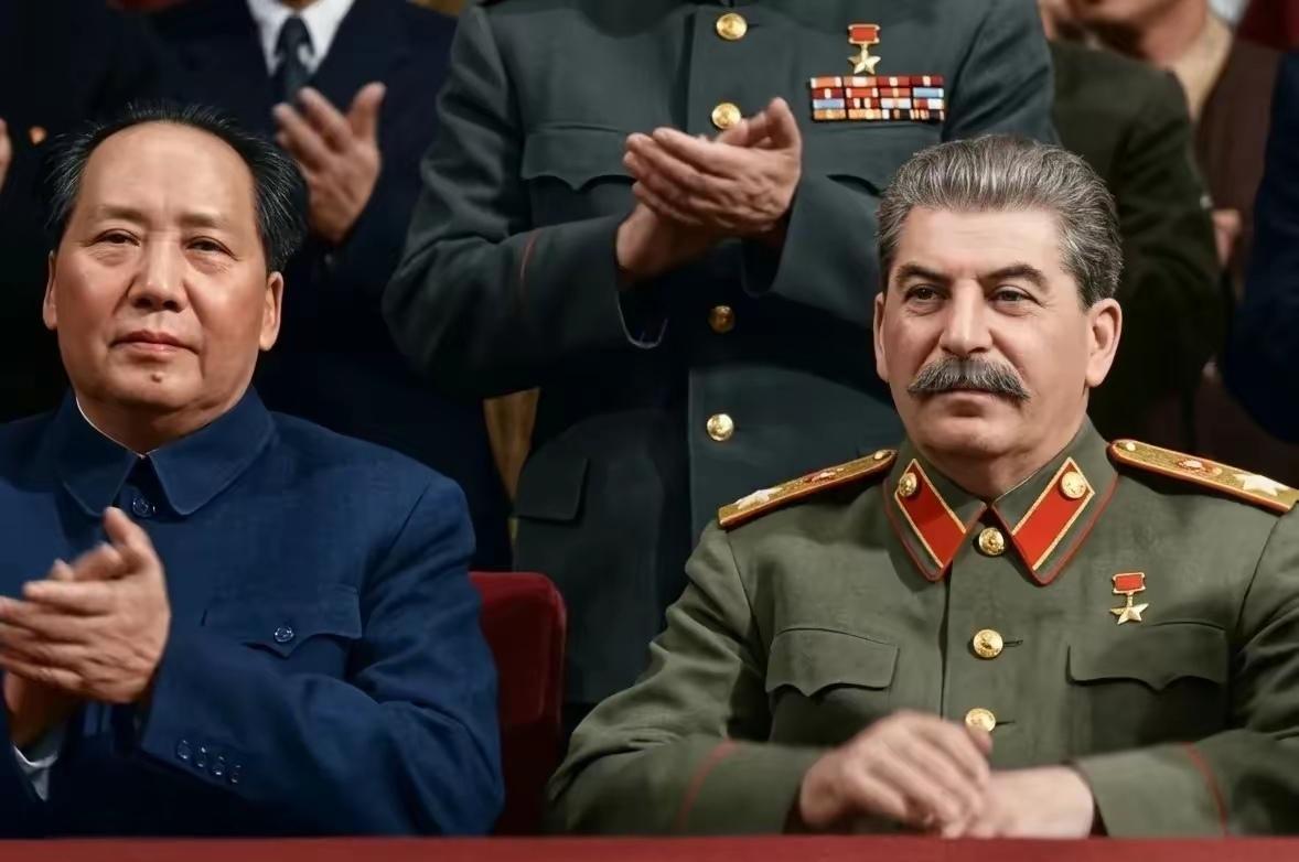 珍贵彩色老照片惊艳亮相！毛主席出访苏联经典名场面，与身着大元帅服的斯大林并肩而坐