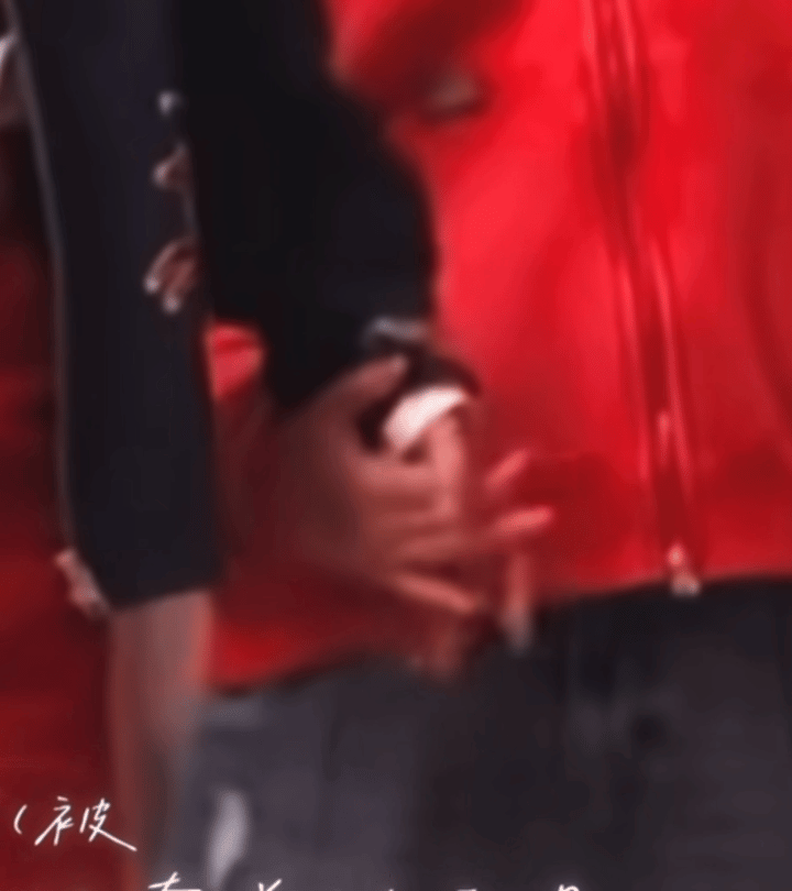 “被你牵着的手是不可能的画面”🥲 