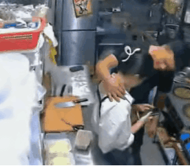 这俩人不在同一个本子上，信不？