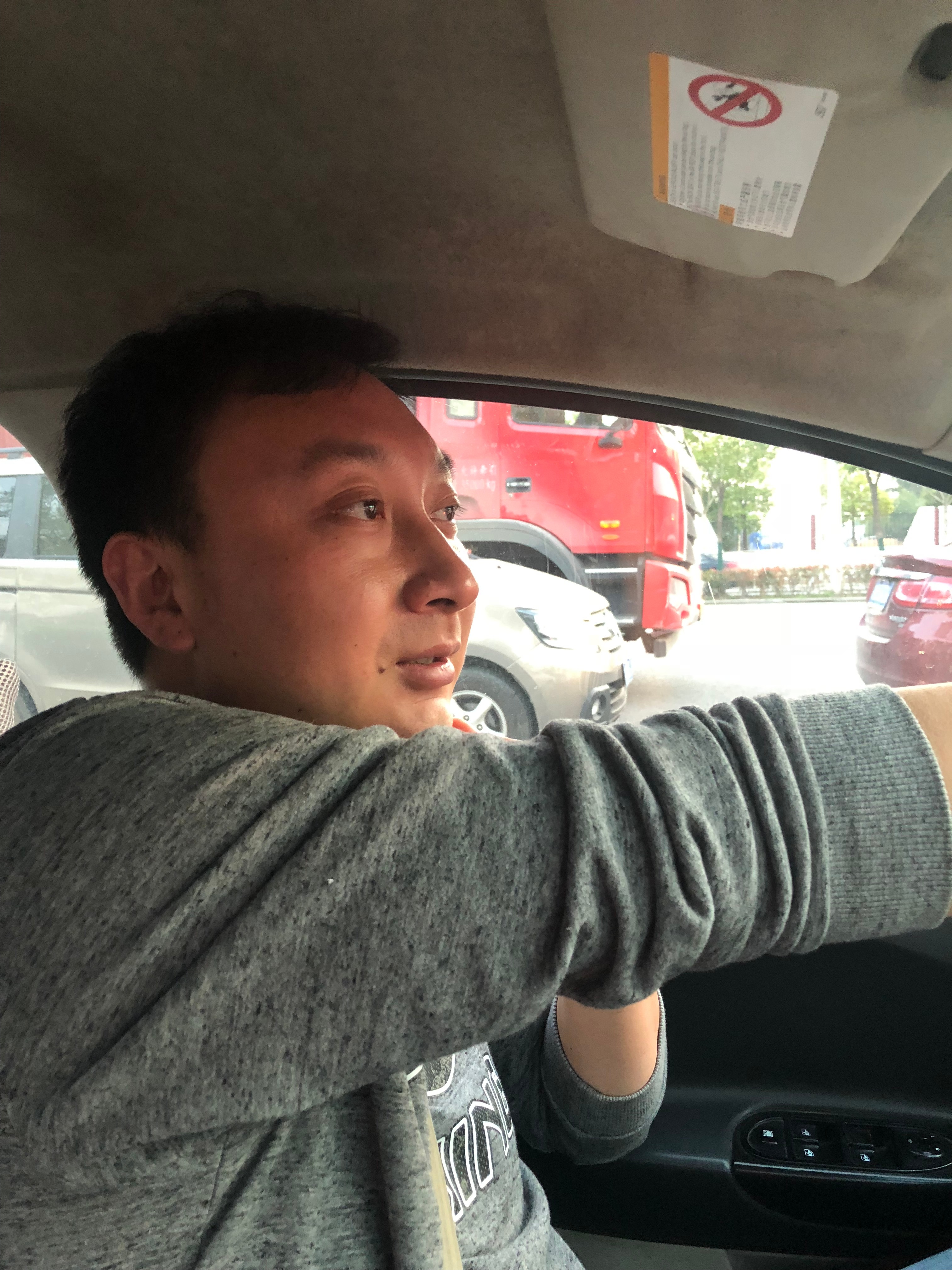 经济确实不太好了！思聪哥跑滴滴了？[笑cry] ​​​