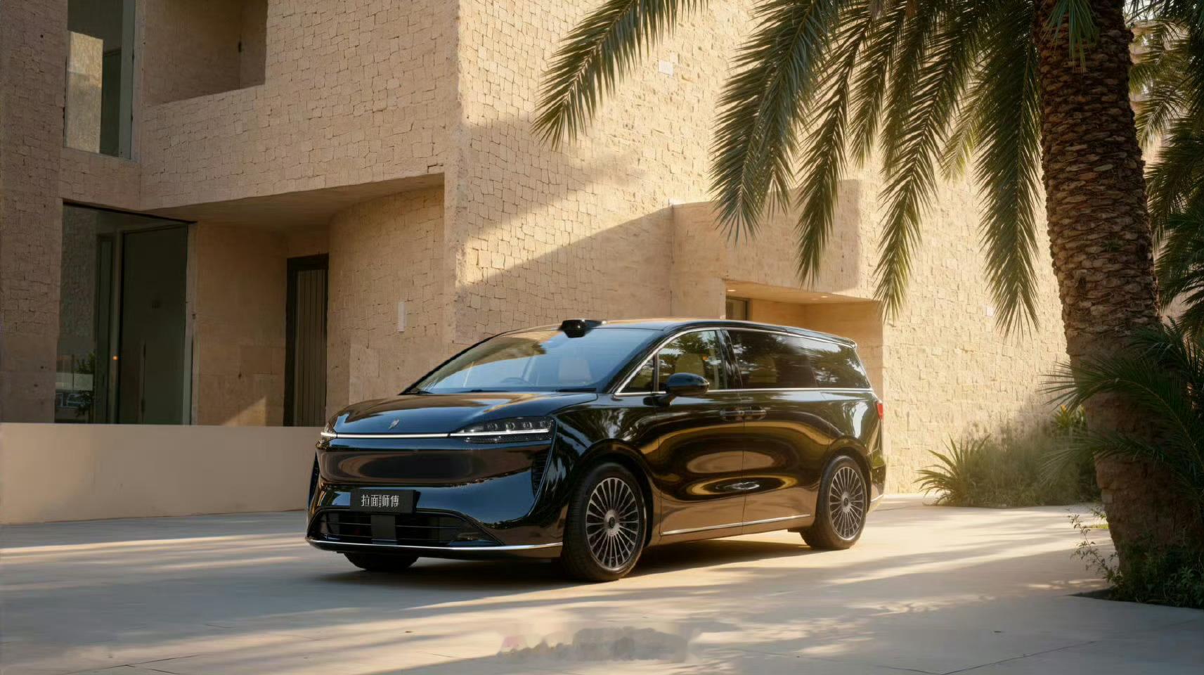 鸿蒙智行首款MPV官宣命名为智界V9，将于2026年春季正式发布上市。余承东官宣