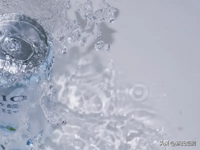 除了水，有许多饮品的解渴效果堪称一流。运动后身体脱水，椰子水是极佳的选择，其天然