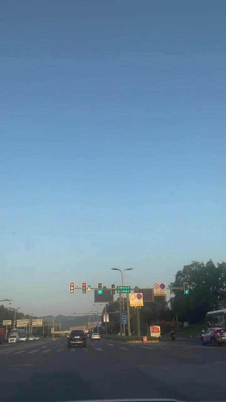 电车会取代燃油车，请问电磁炉有没有取代了燃气灶？回答我。