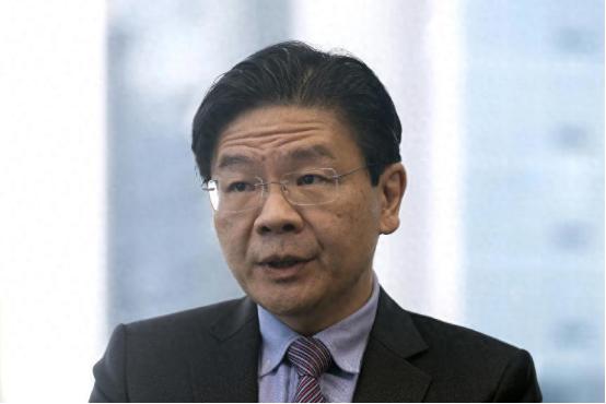 新加坡近期对华态度急转直下。从总理黄循财在钓鱼岛问题上脱口而出“尖阁诸岛”的日本
