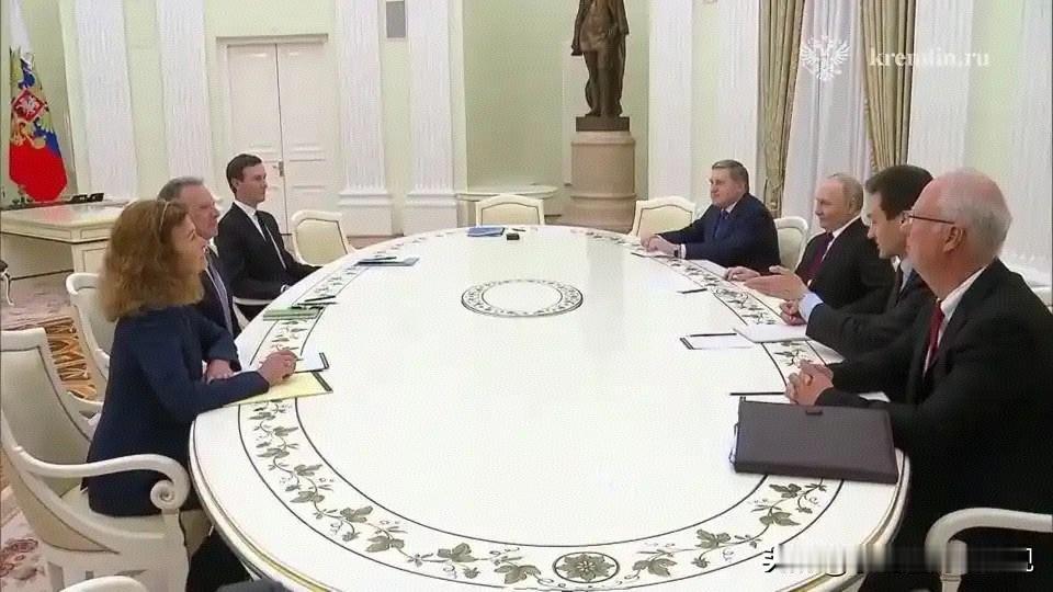 普京12月2日晚在克里姆林宫会见了美国特使威特科夫和特朗普的女婿库什纳，会晤持续