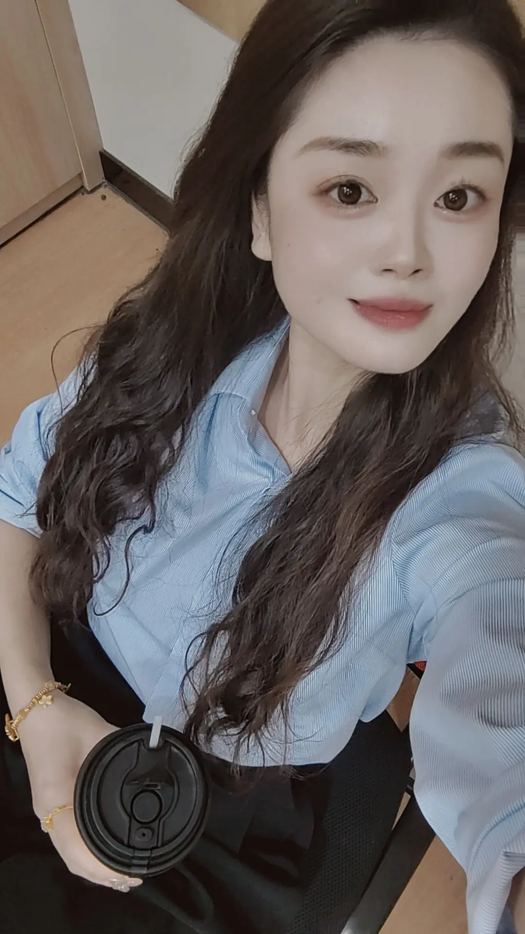 人到中年，把自己重新养一遍， 闭嘴，微笑，健忘！记忆里多收藏别人的好...