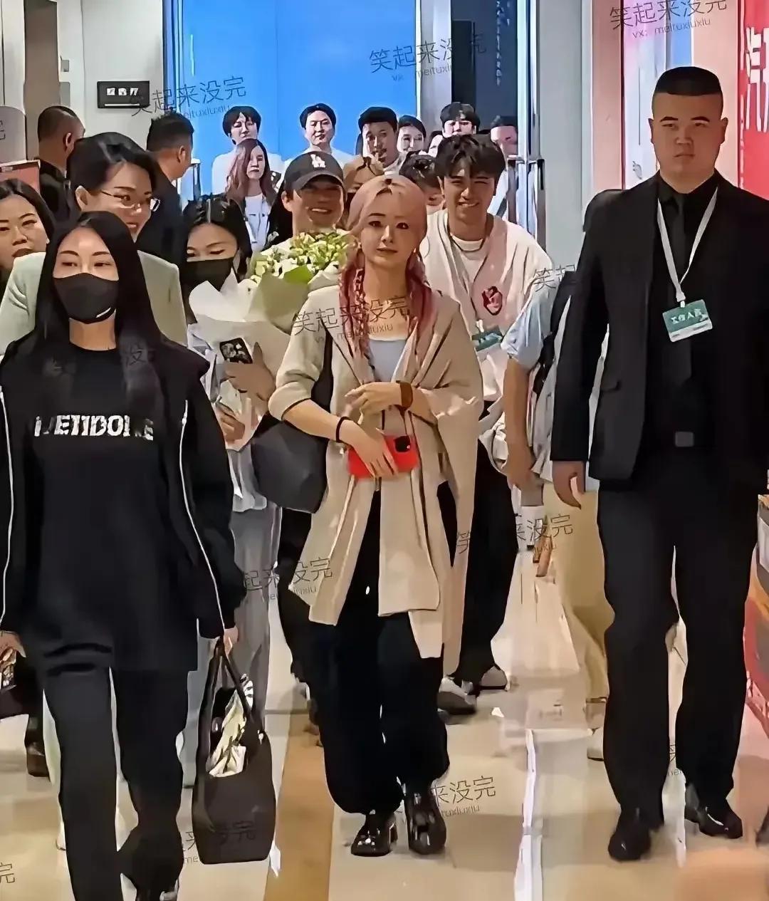 赵丽颖真的比刘亦菲有气质，虽然不是科班出身，而且家庭普通，问题是还没什么文化，全