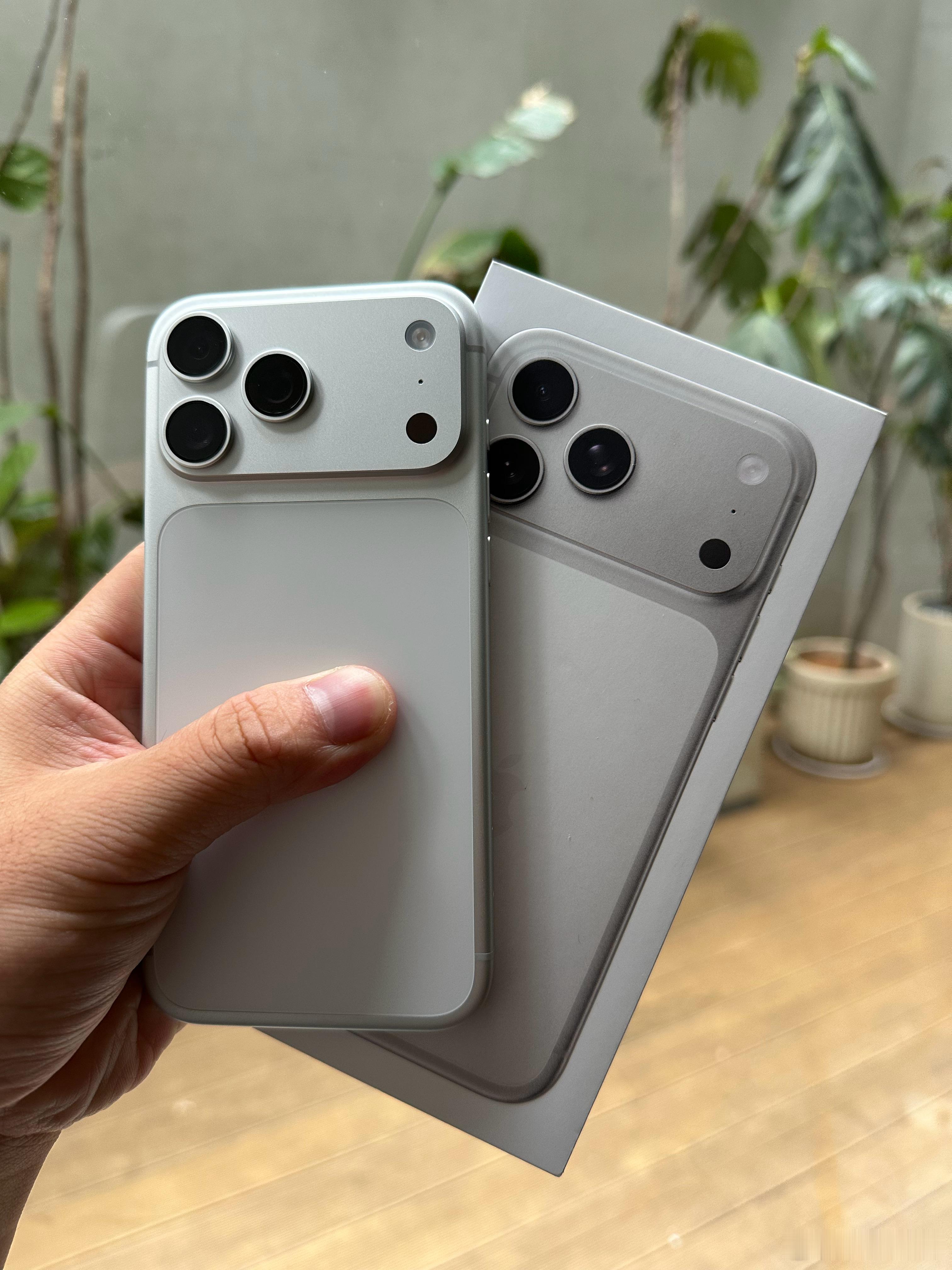 iPhone 17 Pro Max 到手（分 24 期免息买的），试试最新的 i