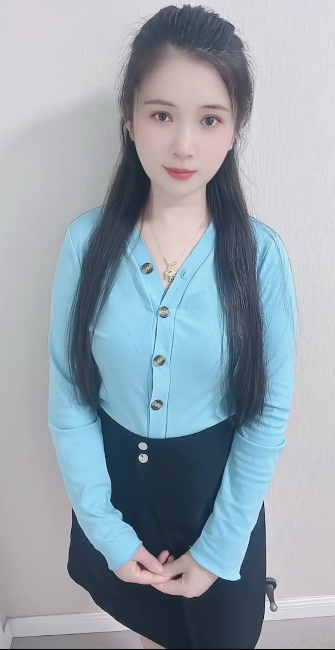 说实话，我们女人真心爱一个男人是舍不得花他的钱的，因为太爱他，心疼他赚...