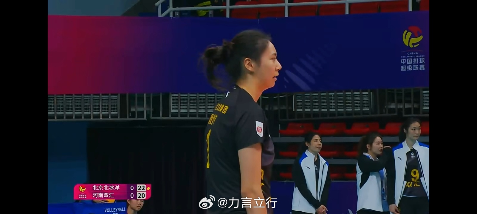 中国女排排超联赛 5-6名比赛次回合，第一局北京女排25比22河南女排，两队第一