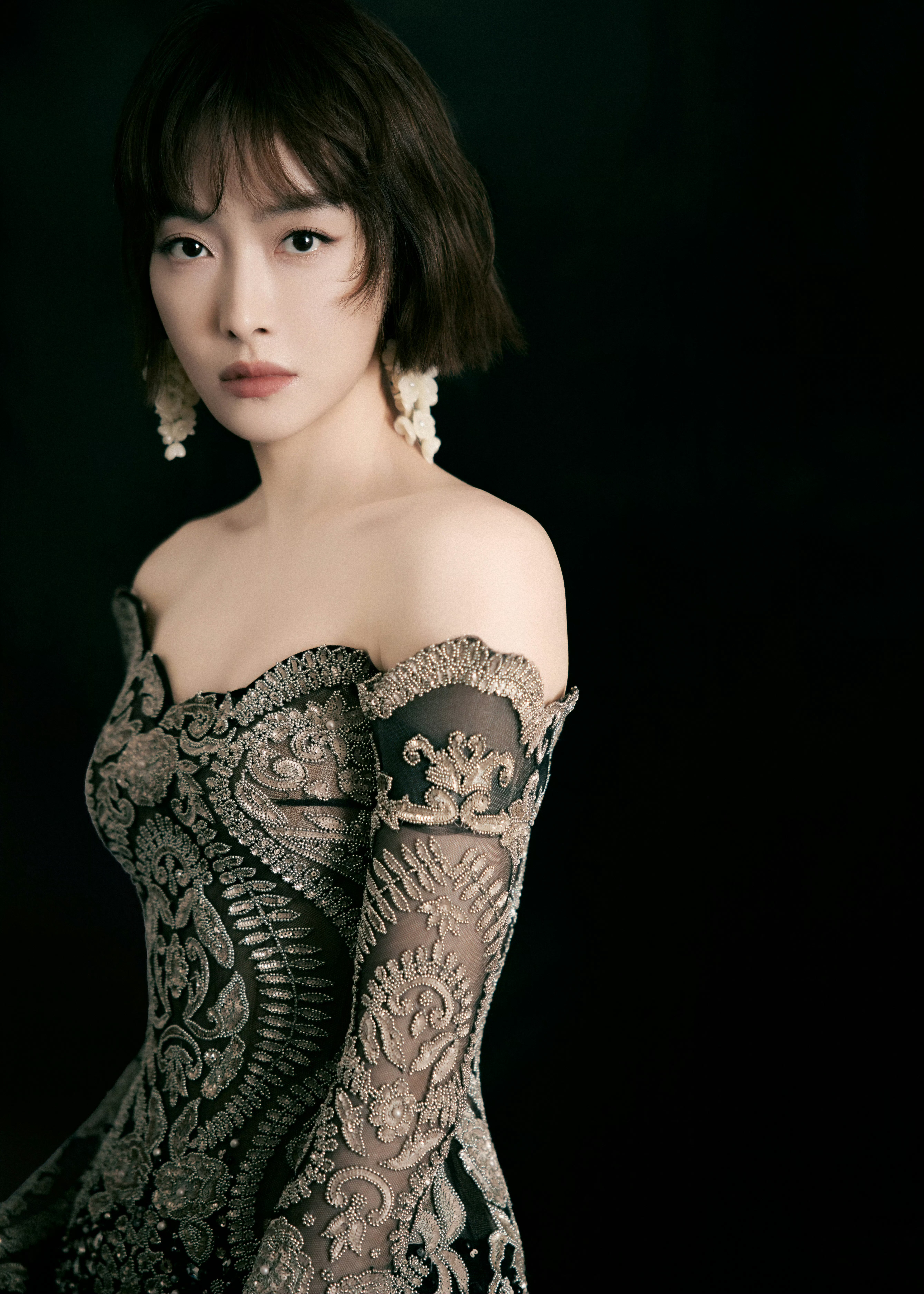 宋茜×超级玩家芭莎之夜 今晚的内场高定造型 ！带来一套 Georges Hobe