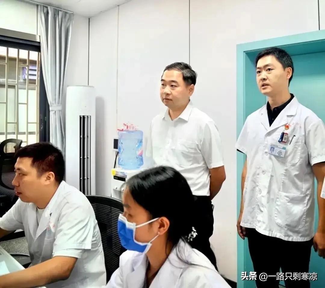 邓麟宇已任贵州省卫生健康委，任党组书记！
邓麟宇生于1982年10月，四川三台人