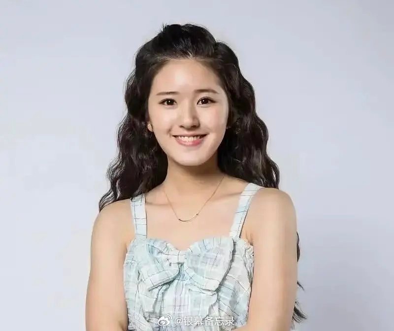 太像花33了。。。有没有人懂。。。为什么要把自己搞得一股。。。。真的是塑料硅胶脸