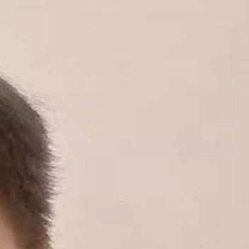 保持善良，保持真诚，保持初心。善良是底线，真诚是武器，初心是方向，它们会带你走向