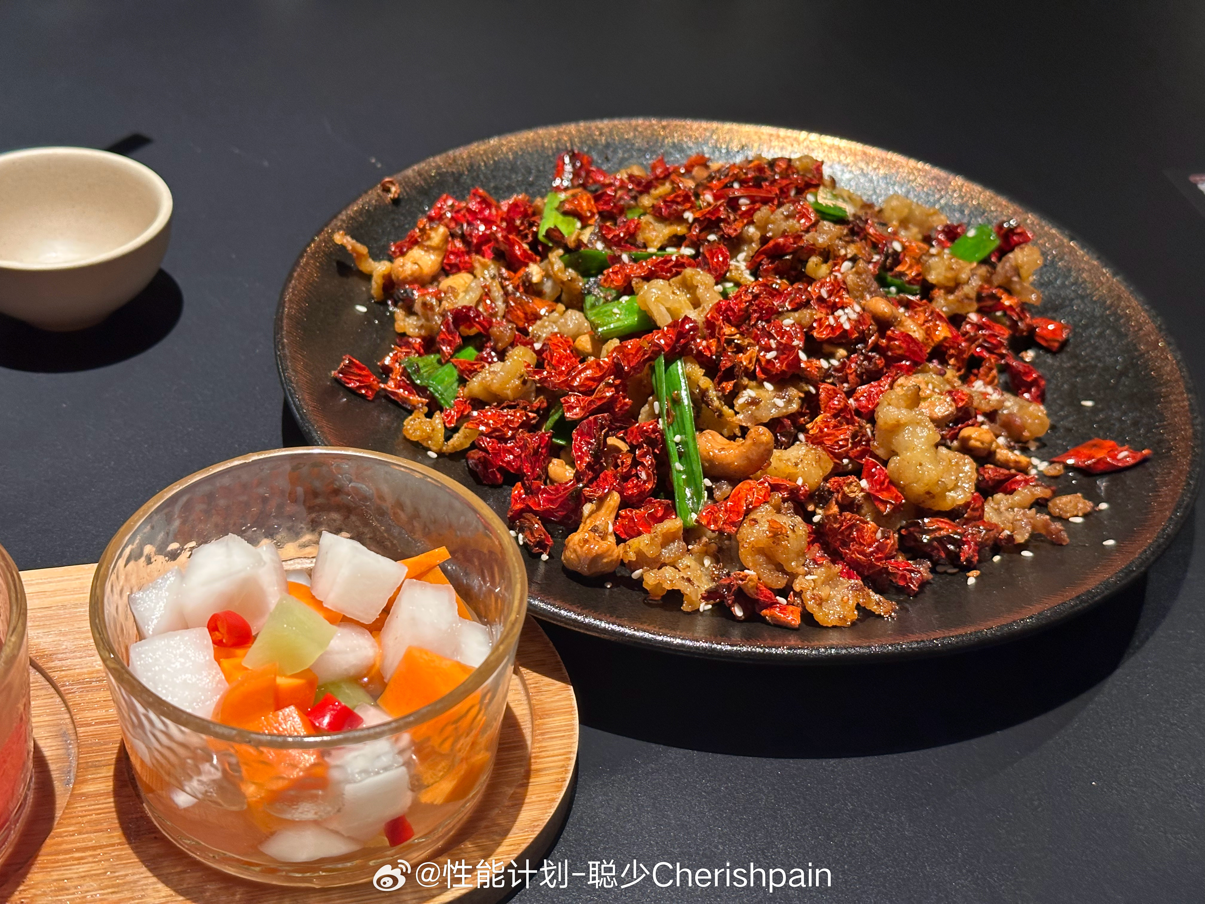 练后马萨一口 最爱的胸口油，我发现贵州菜里蛋白质的身影真的不多见[淡淡的] ​​