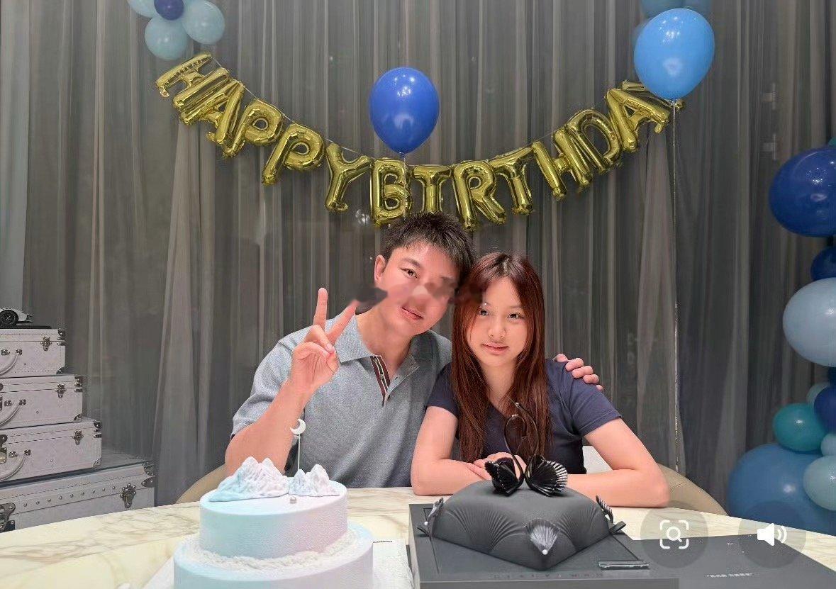 这孩子教的真好👍在这样的舆论环境中长大，还依然这样阳光、有爱，可见爸爸妈妈都很