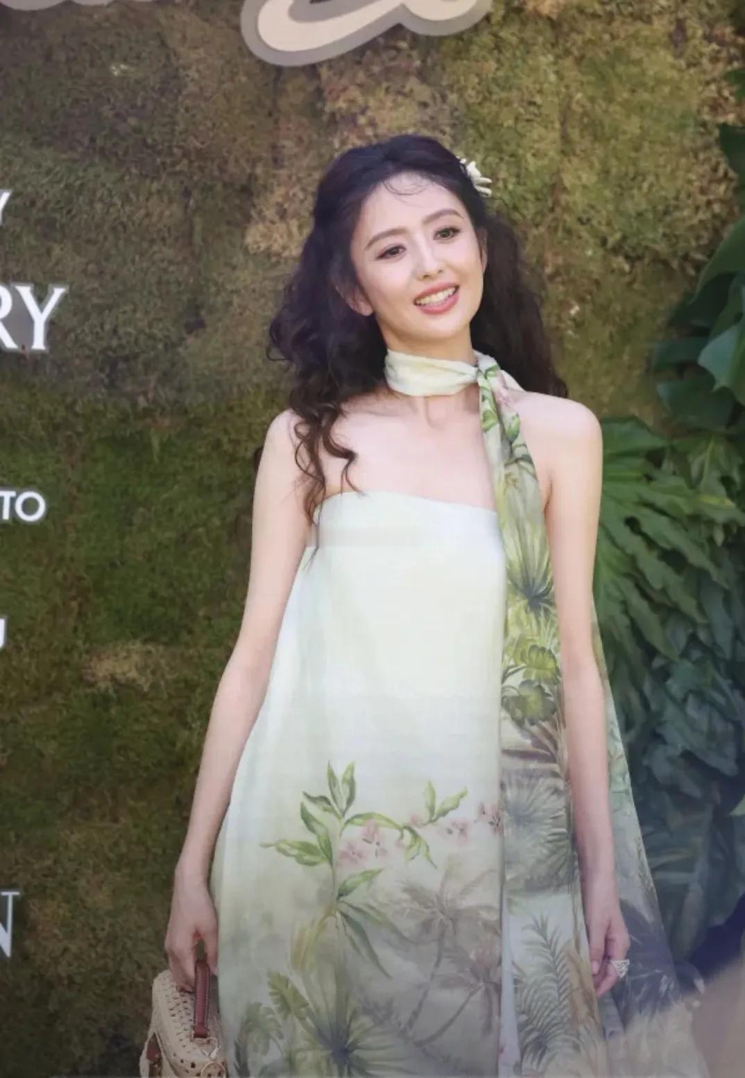 这一次，应该没有人再“嘲笑”她了吧？

仅仅过了两天，她就又把自己变美回来了！
