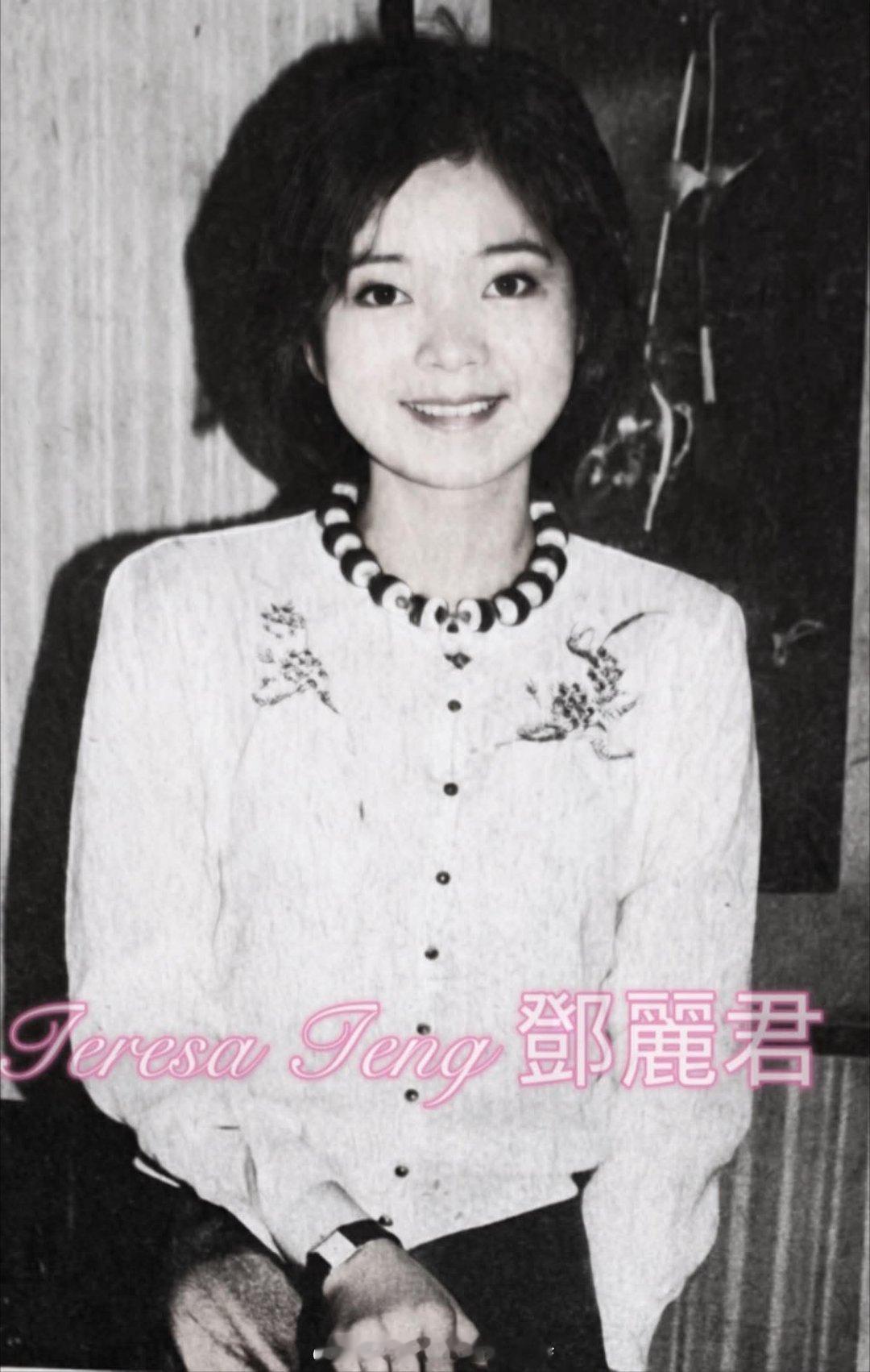 1991年11月，邓丽君从新加坡飞抵香港逗留两天后，随即前往建功屿劳军。不过，此