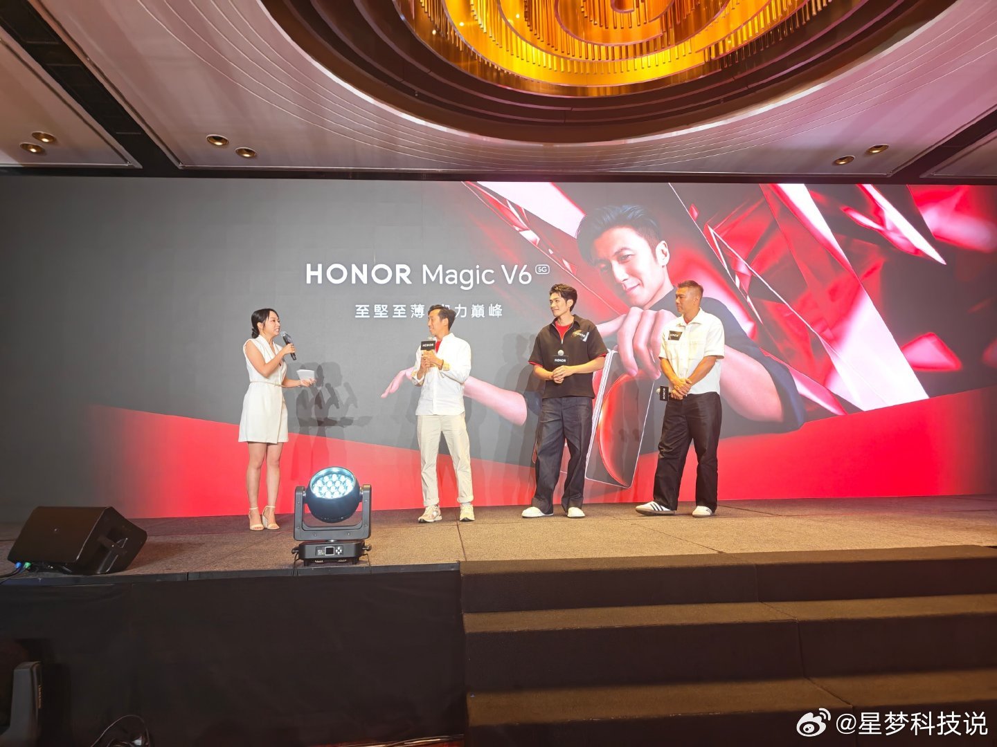 祝贺香港Magic V6首销破海外最高日销纪录🎉 荣耀这波真的靠产品说话，从马