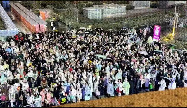 王源郑州演唱会居然带动消费超20亿，

超3万歌迷在音乐中共迎2026，业内人士