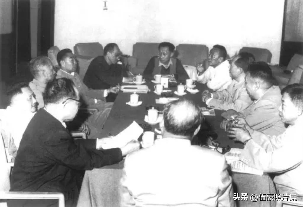 【周总理历史上的今天——5月22日】
1960年5月22日，周恩来总理出席中共中