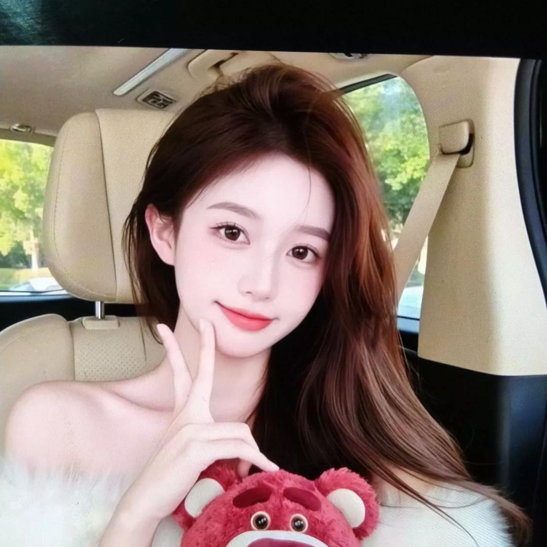 车内自拍，甜美可爱，与萌熊合影，快乐每一天！车后座自拍 车室内自拍 我在车里的自