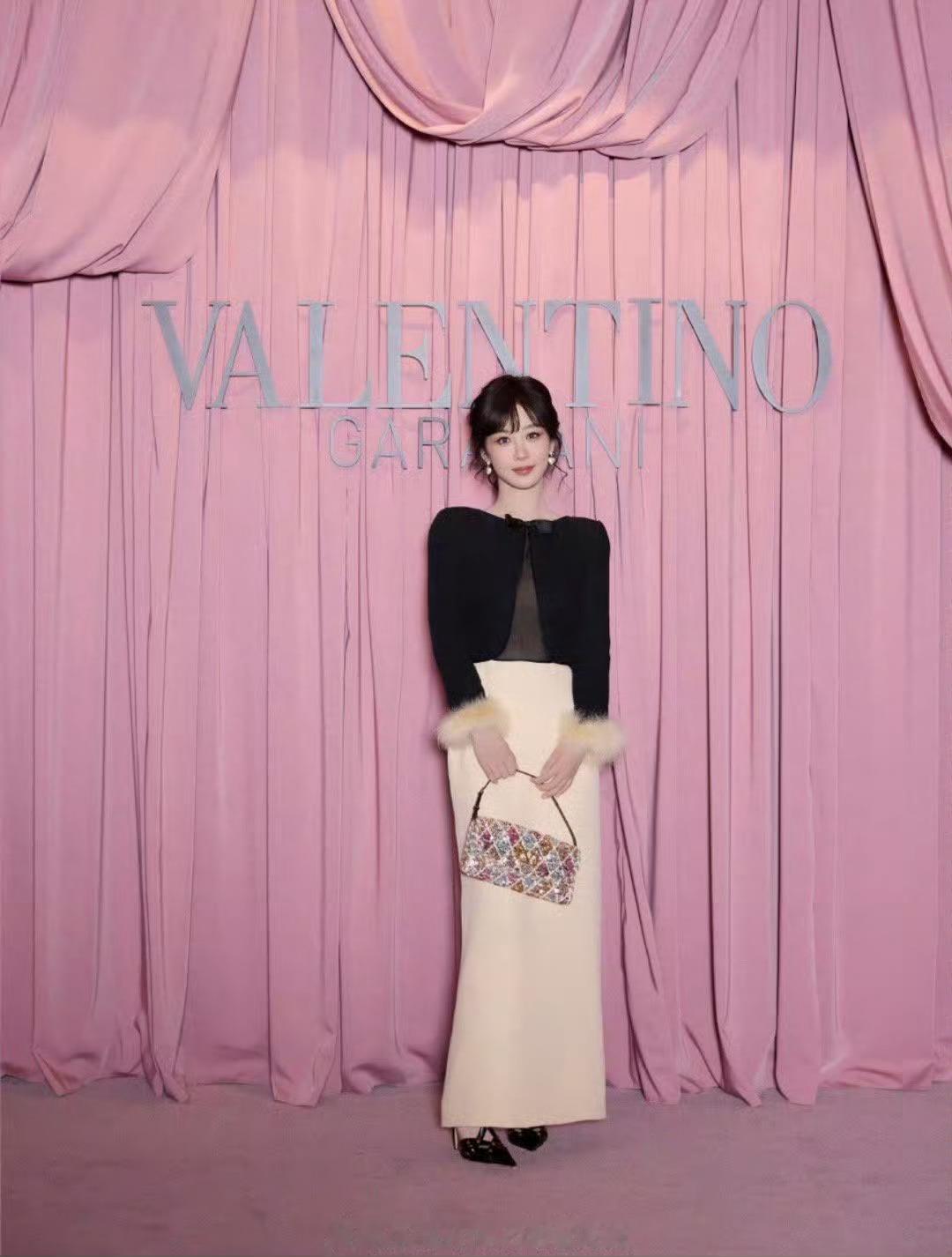 杨紫将登上港版VOGUE封面90大花杨紫将登上港版VOGUE2026年开年封面，