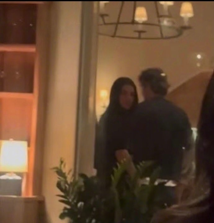 肯豆与亢奋男主约会 5 月 24 日外媒爆料新恋情动向，肯豆被拍到和《亢奋》演员