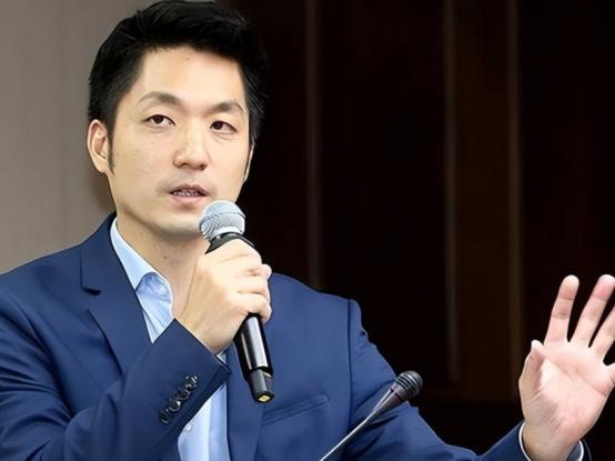台北市长蒋万安接受专访谈到两岸时曾表示，“我是台湾人，我就是中华民国的国民。”这