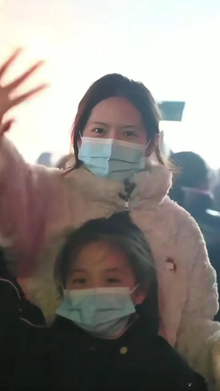 阿坝县最年轻的一位妈妈找到了，在距离事发地下游20公里的地方找到的，她只有31岁