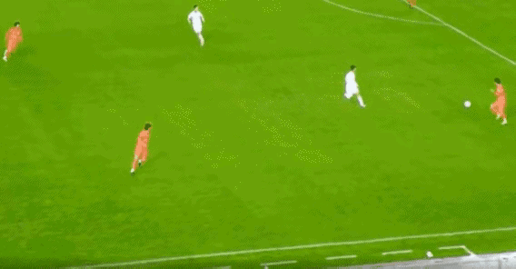 中乙这个伤人事件，确认让人唏嘘不已。开场3分钟，直接就被放铲导致骨折，赛季报销是