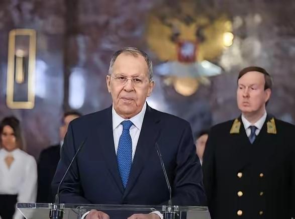 俄外长拉夫罗夫，彻底掀了桌子。
 
家人们，这不是外交场面上的虚张声势，是真刀真