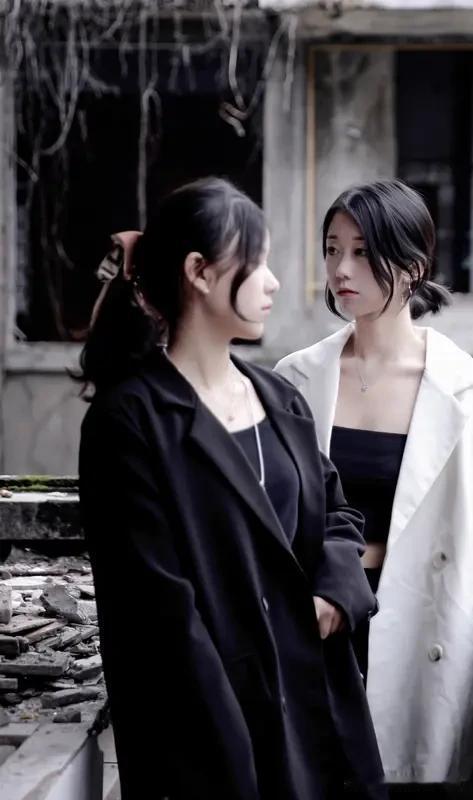 女人背叛男人后，男人该咋面对真是个难题。很多男人发现被背叛时，愤怒得想立刻找对方