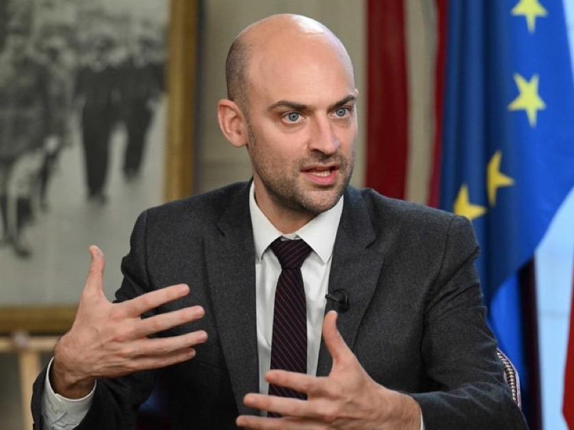 法国外长让-诺埃尔·巴罗：
格陵兰和丹麦并不孤单。欧洲和法国今天与它们站在一起，