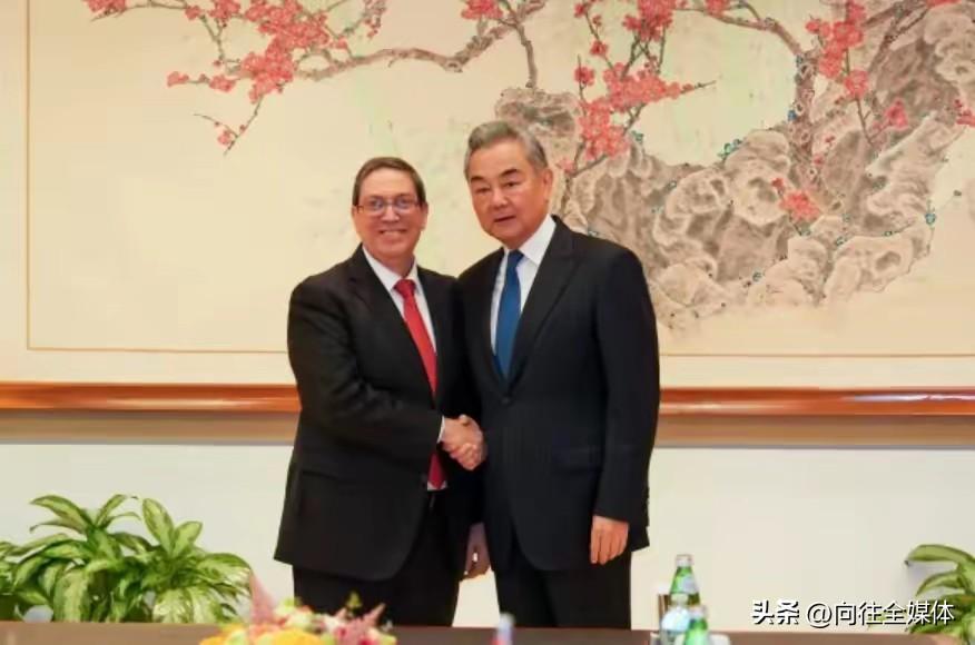 美军剑指古巴！王毅当面表态：绝不允许第二个马杜罗出现
 
局势骤然紧张，美军已完