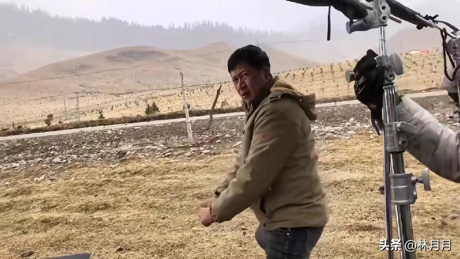 拍摄花絮张国强憨爆了，没有马直接空手骑马，无实物表演，跟你们说一句真话，没有危险