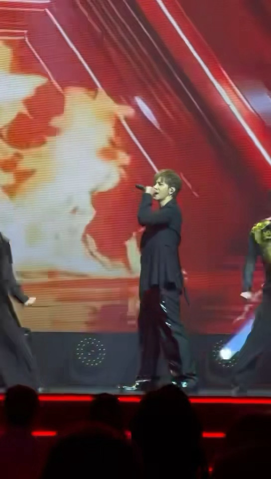 好想看罗志祥上披荆斩棘亚洲舞王罗志祥强势回归！果然法拉利老了还是法拉利，这舞台表