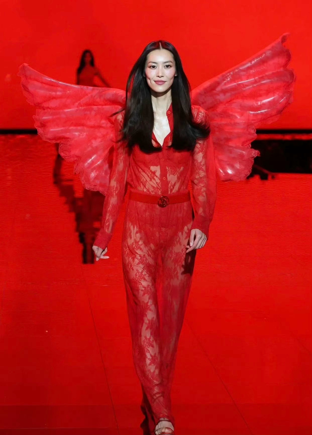 和曾经的对比确实保守了一点！[允悲][允悲][允悲]维密 保守 ​​​