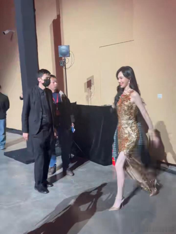 唐嫣宋茜欧莱雅活动路透 