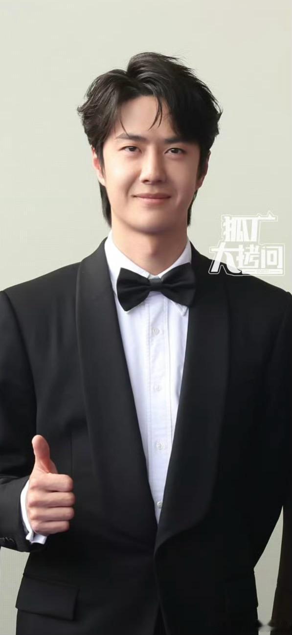 王一博金鸡奖提名表彰红毯怼脸  王一博金鸡奖红毯怼脸生图 王一博金鸡奖提名表彰红