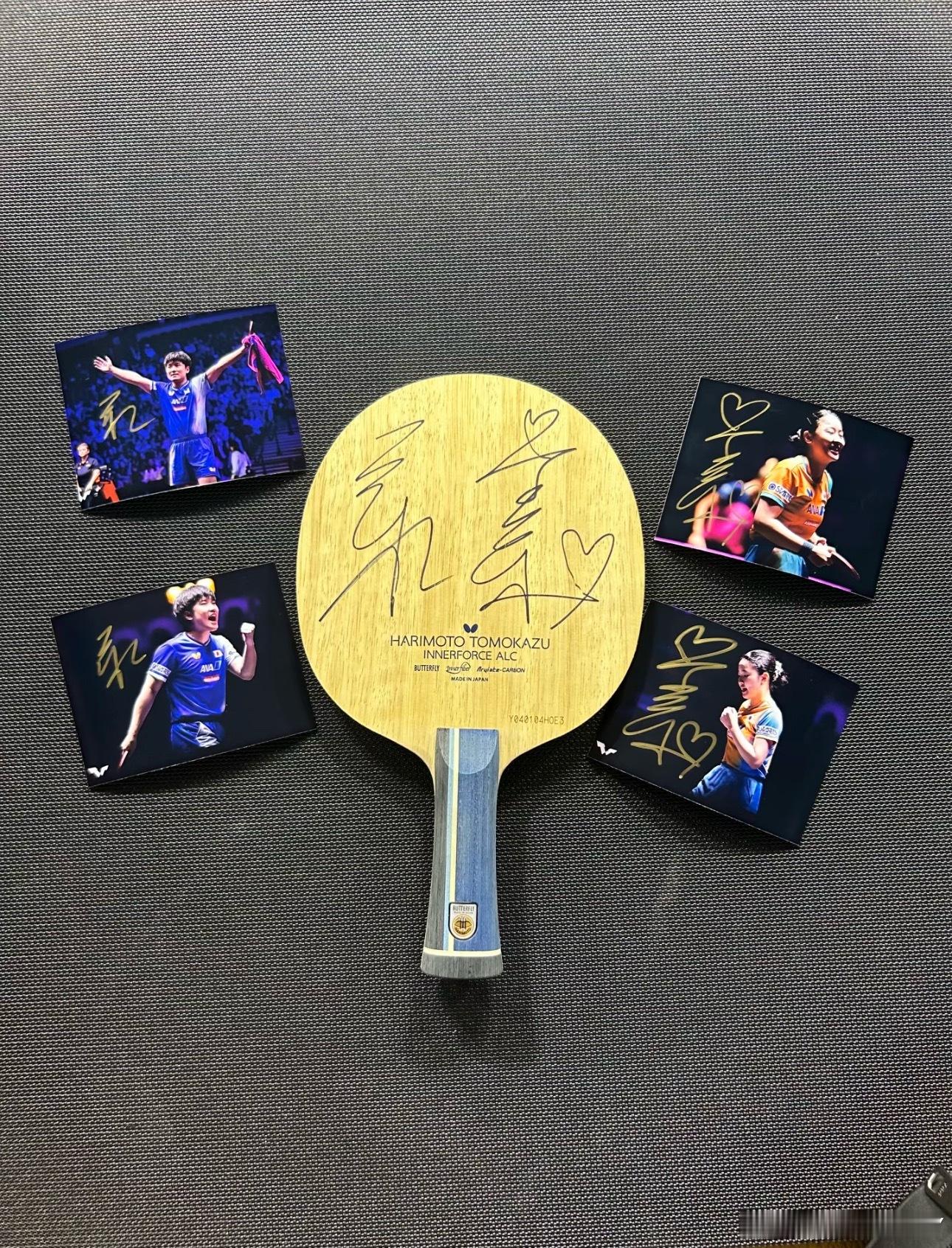 马来西亚运动员严锦正和张本兄妹合影[开学季]（纸盒最近好像圆润了一些[坏笑]） 