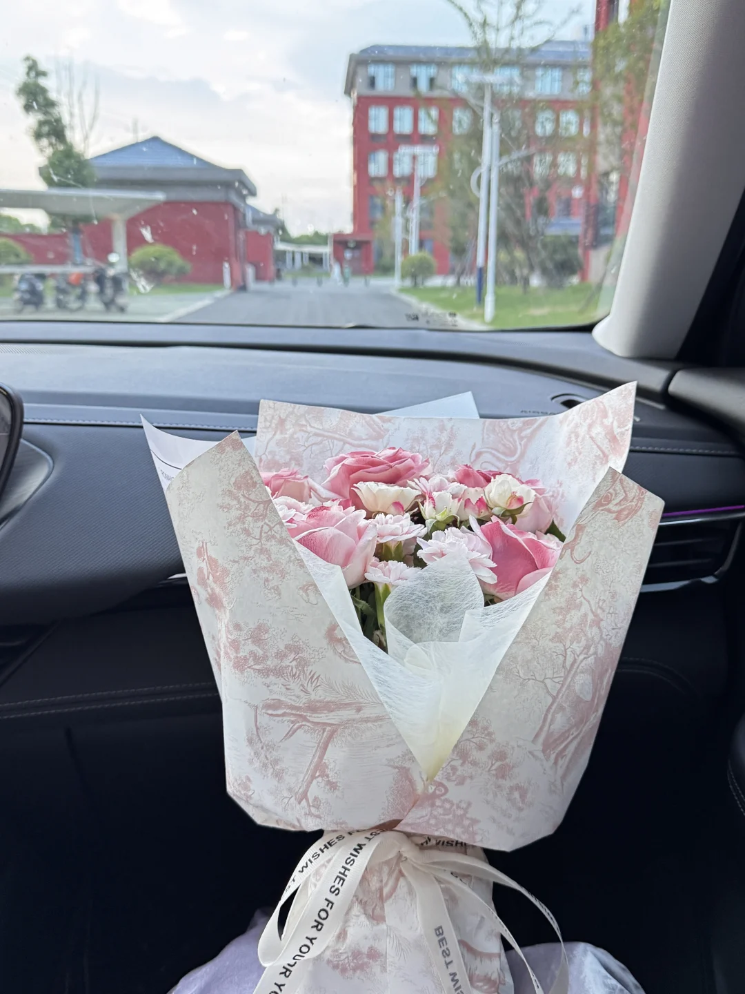 亲爱的老师，不必焦虑当下的一切。淡然的处理一切，同时也要学会做好课题分...