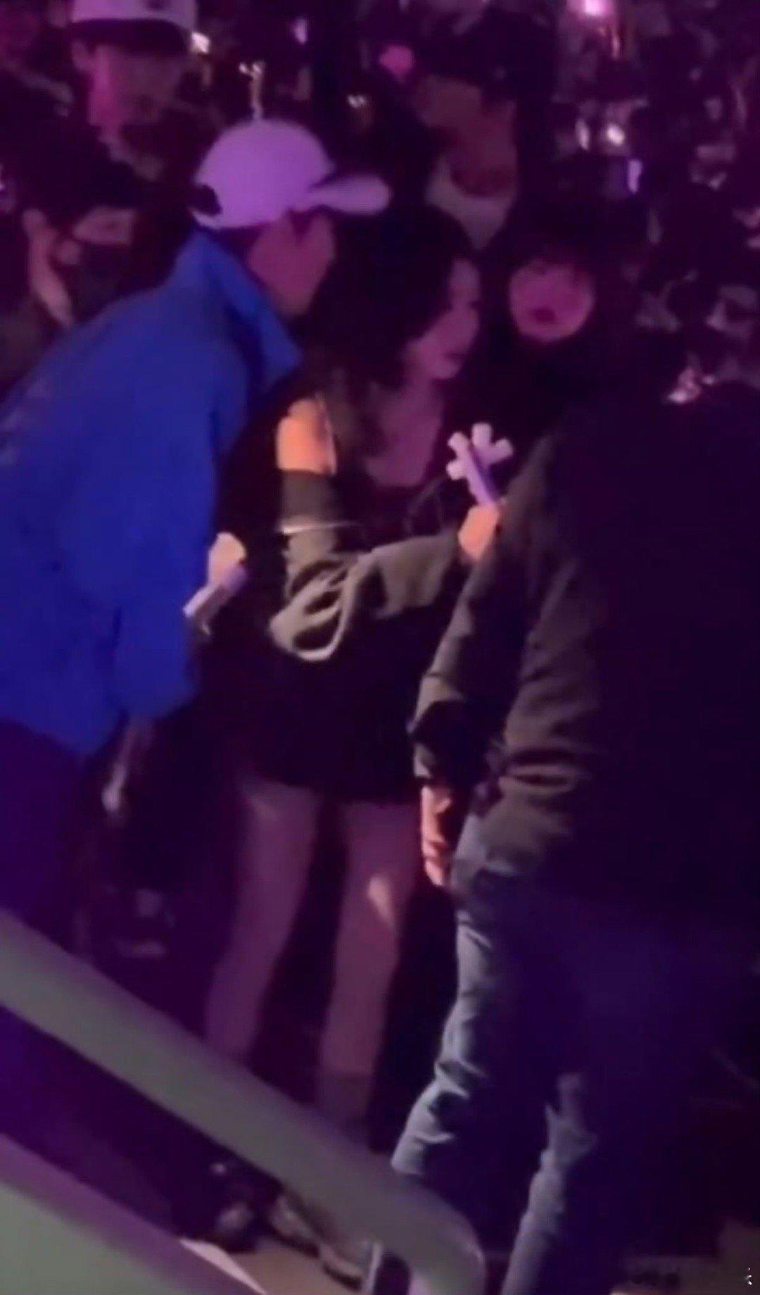 白鹿去看idle演唱会 白鹿去看idle演唱会了！白梦妍今天穿的好辣！🥵 