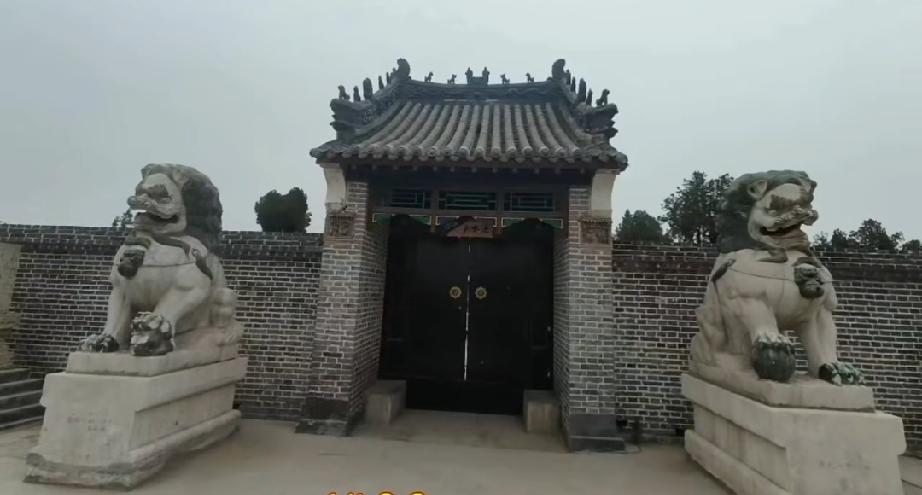 鄄城县彭楼镇刘大楼村刘氏家族墓地
刘氏家族墓地：位于山东省菏泽市鄄城县彭楼镇刘大