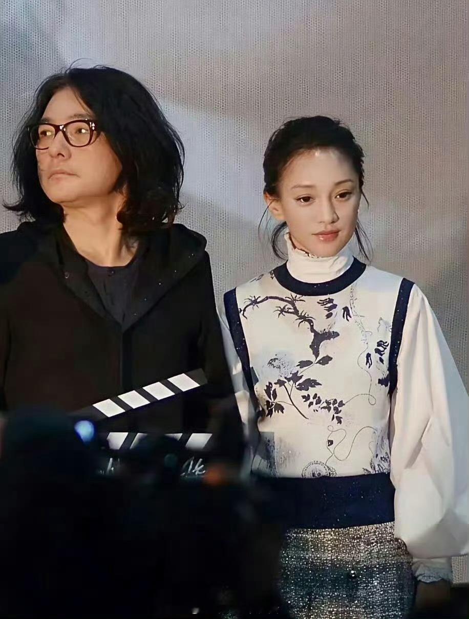 我去，你敢相信这是44岁的周迅，这状态真的没谁了 