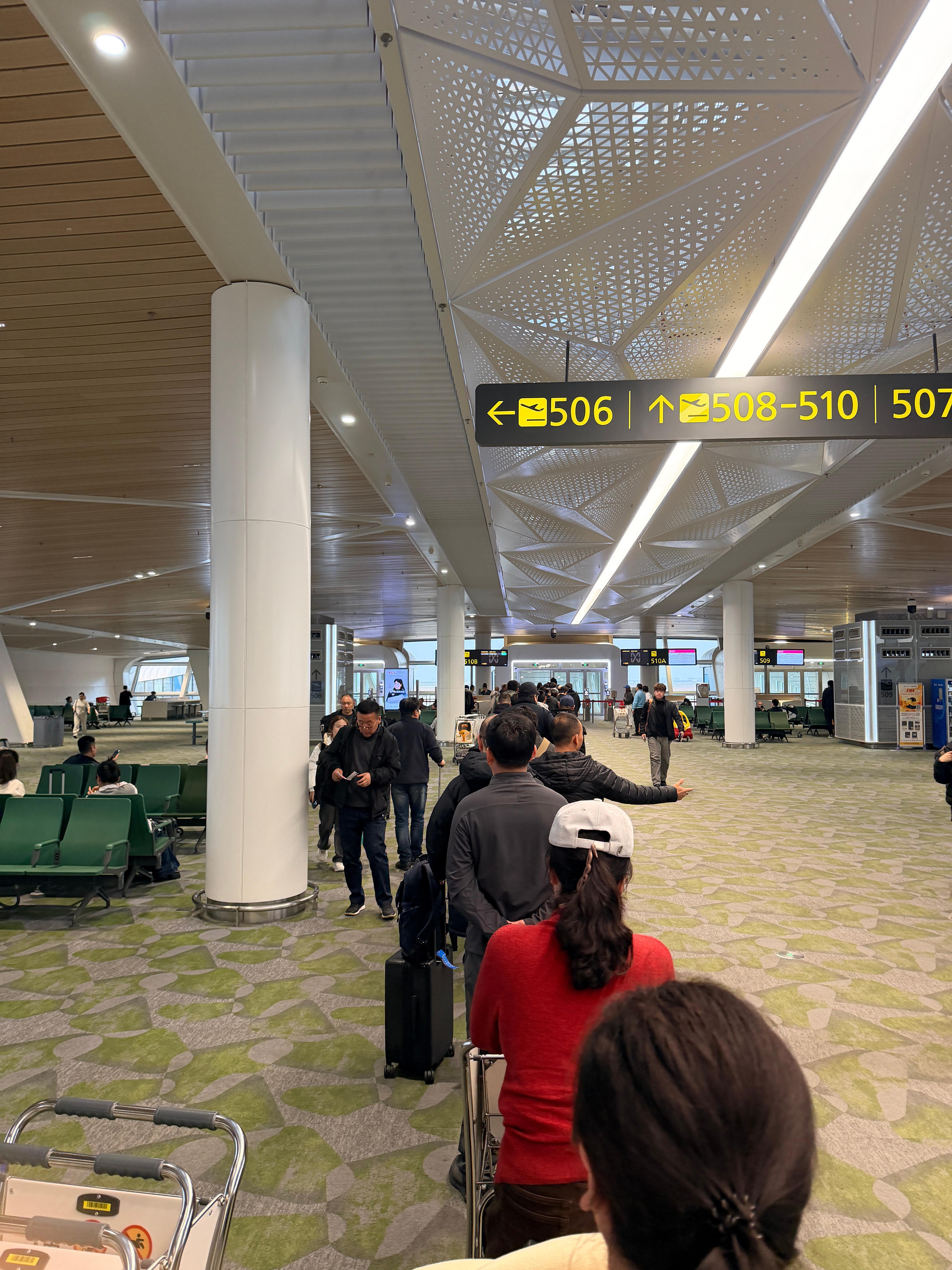 人群当中唯二的牛马还有一个在这里