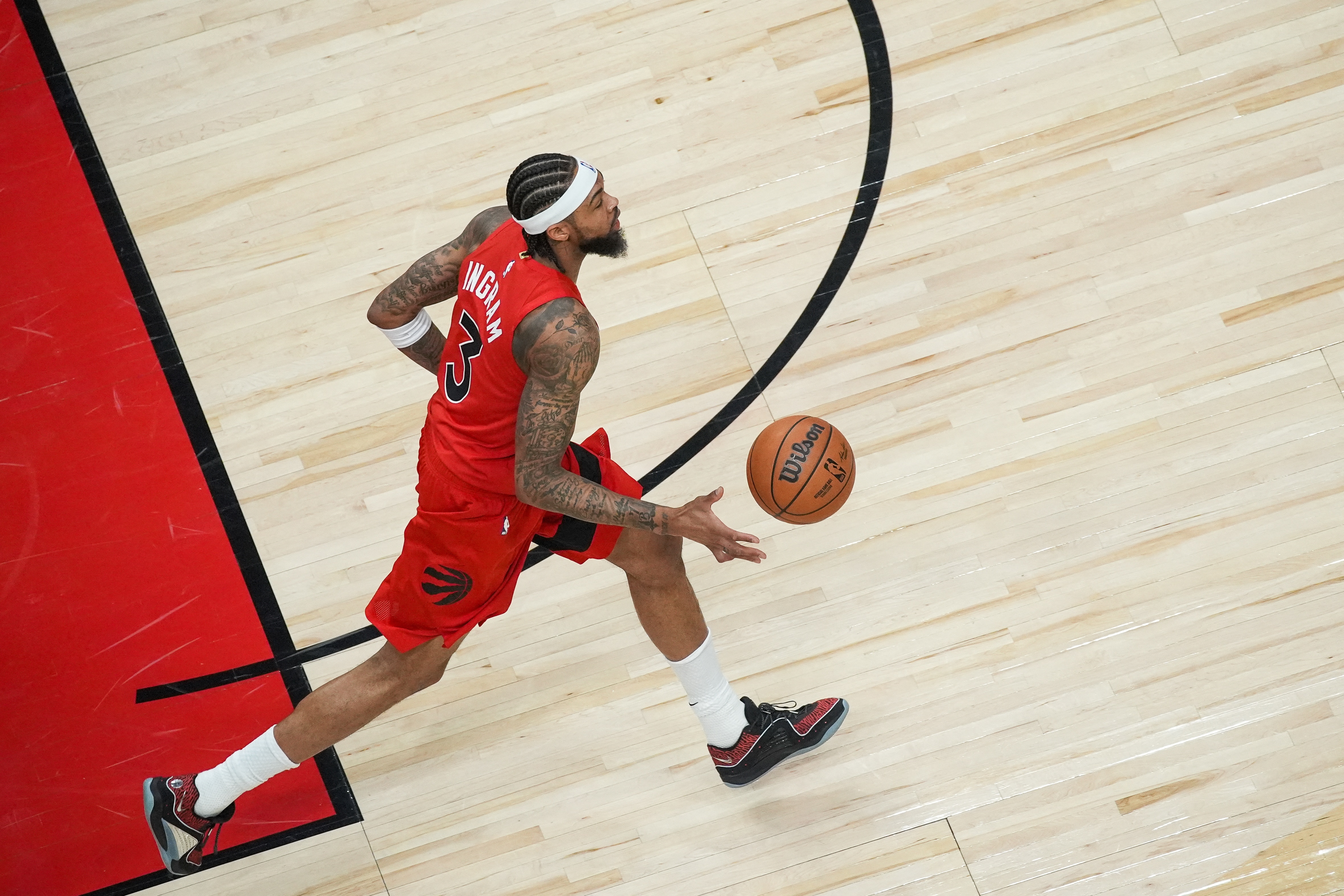 本赛季英格拉姆（26场）在猛龙得分已经突破500，队史第二快，仅次于2018-1