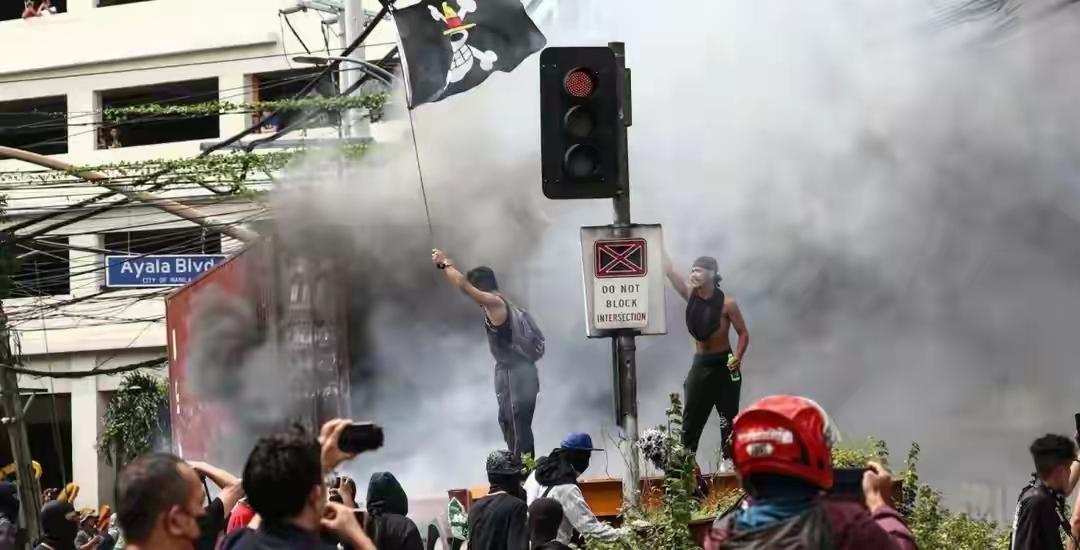 菲律宾爆乱再起，抗议政府官员腐败，马克斯已经逃之夭夭！不得不说想啥来啥，菲律宾2